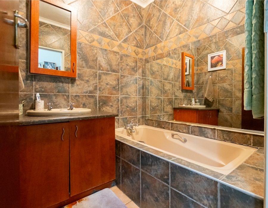 5 Bedroom Property for Sale in Vredenburg Western Cape